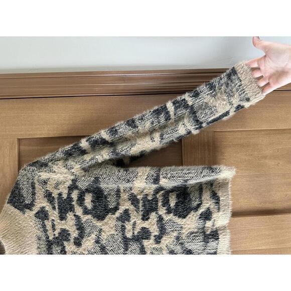 Fate DailyLook Cream Camo Mock Neck Long Sleeve Fuzzy Sweater Women’s Small - Picture 3 of 9